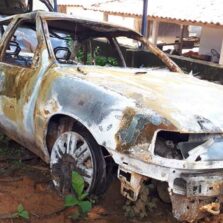 Carro incendiado no Juquinha da Paula pode ter sido usado em homicídio no Nova Viçosa