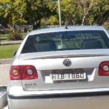 Ladrões roubam carro em Teixeiras
