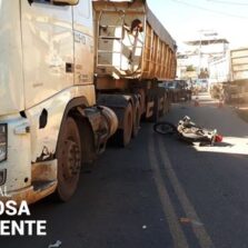 Motoqueiro fica gravemente ferido em acidente no bairro Barrinha