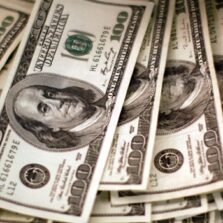 Dólar cai para R$ 5,16 à espera de dados nos Estados Unidos