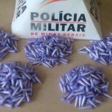 Viçosa: Mãe encontra 501 pinos de cocaína nos pertences do filho adolescente e chama a PM