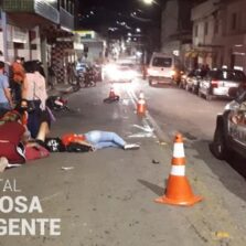Colisão envolvendo motos rua dos Passos deixa quatro feridos