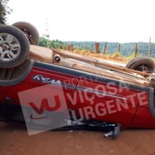 Ladrão rouba táxi e capota na fuga