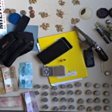 Casal é preso com drogas e arma em Teixeiras