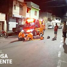 Colisão entre motos deixa condutor ferido na Conceição