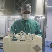 IFA que chegará no sábado garante vacinas até 2 de junho, diz Fiocruz