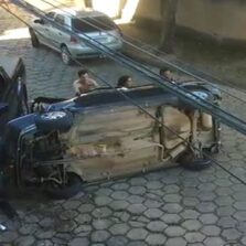 Vídeo mostra resgate de motorista após acidente em Ponte Nova