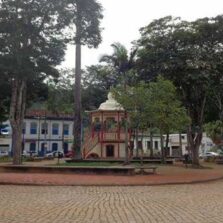 Cepa de Manaus é identificada em Piranga e decreto fecha comércio