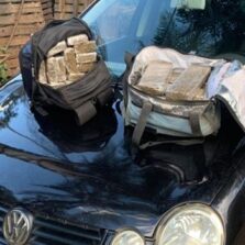 Pontenovense é presa com drogas no carro