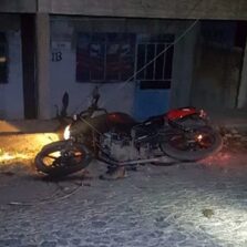 Motoqueiro morre eletrocutado