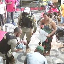 Vídeo mostra policial militar rodoviário salvando criança engasgada