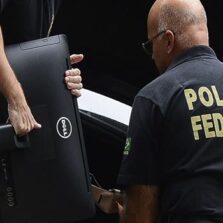 Ministro do Meio Ambiente e mais 17 são investigados em operação da PF