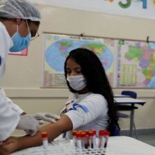 Covid-19: 62,7% dos municípios no país relatam aumento de casos