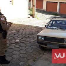 Motorista de 92 anos foge após acidente na rua dos Passos