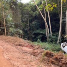 Colisão entre carro e moto deixa dois feridos em Canaã