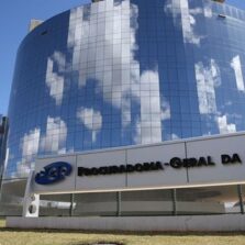 PGR pede abertura de inquérito para investigar ministro da Educação