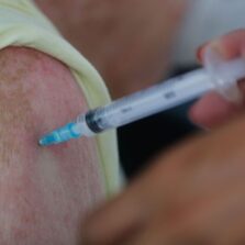 Mais de 43 milhões de pessoas já se vacinaram contra gripe no Brasil