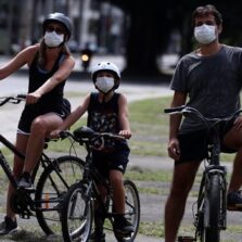 Uso da máscara faz casos de sarampo caírem em São Paulo