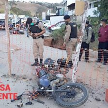 Colisão envolvendo três motos deixa duas vítimas graves em Viçosa