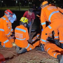 Uberlândia: Criança de 2 anos é resgatada de buraco de 4 metros de profundidade