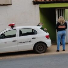 Fiscalização da prefeitura embarga forró clandestino em Viçosa