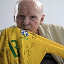 Zagallo completa 90 anos e tem vida narrada em documentário da Fifa