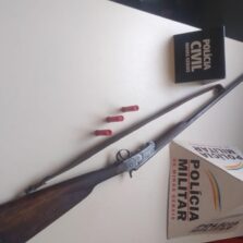 Homem é preso com arma em Teixeiras