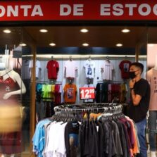Comércio cresce 1,2% em julho e atinge patamar recorde, diz IBGE