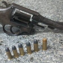 Motorista é preso por porte de arma em Coimbra