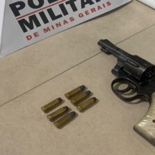 Motoqueiro é preso com arma de fogo na BR120 em Viçosa