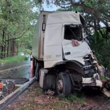 Colisão entre caminhões deixa dois mortos em rodovia