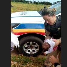 Policiais Militares de Uberlândia salvam bebê engasgada