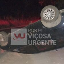 TEIXEIRAS: MOTORISTA CAPOTA AO CONFUNDIR SAIDA DE DE PONTE NOVA COM VIÇOSA