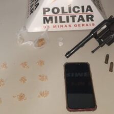 Homem é preso com arma e drogas no triangulo em Ponte Nova