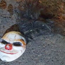 Homem que ‘brincava’ de assalto com máscara de palhaço é morto pela PM