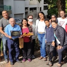 Moradores do Santa Clara homenageiam aposentado de 90 anos