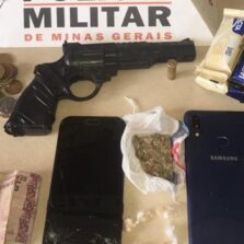 Adolescente é apreendido por assaltar farmácia em Viçosa