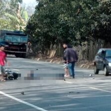 Teixeiras: Motoqueiro fica gravemente ferido após bater em caminhão
