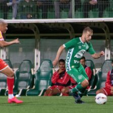 Série B: Chapecoense derrota Tombense e se afasta do Z4