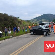Mulher morre em colisão frontal na MG-133