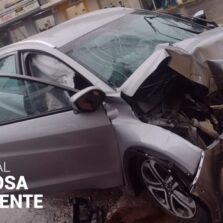 Em Viçosa, idoso bate veículo em trailer