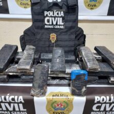 Suspeito é preso com 25 barras de maconha dentro de mala em Leopoldina