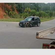 Motorista invade contramão e mata motoqueiro no trevo de Coimbra