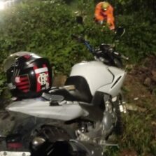 Em Viçosa: Árvore cai e atinge motoqueiro próximo do Tiro de Guerra