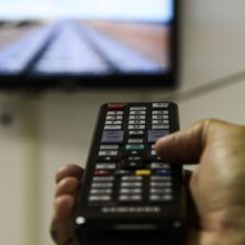 Famílias de baixa renda podem solicitar parabólica digital gratuita