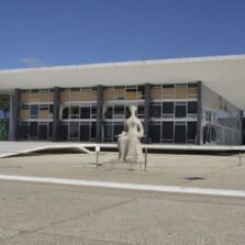 STF derruba prisão especial para quem tem curso superior