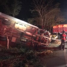 Acidente entre caminhões interdita a Serra de São Geraldo