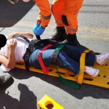 Mulher é atropelada na Avenida Joaquim Lopes de Faria em Viçosa