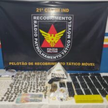 Polícia Militar apreende armas, drogas e dinheiro durante operação em Ponte Nova