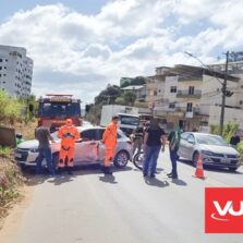 Motociclista fica ferida em colisão na Maria de Paula Santana no João Braz